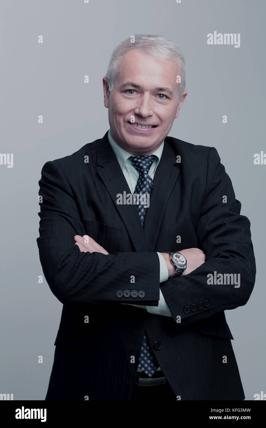 Portrait of confident and smiling businessman looking at the camera ...