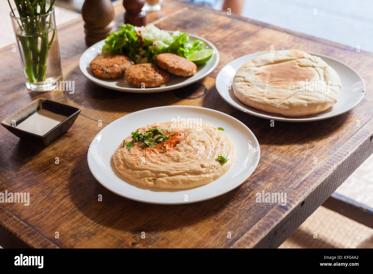 Traditional hummus with falafel and pita bread Stock Photo - Alamy