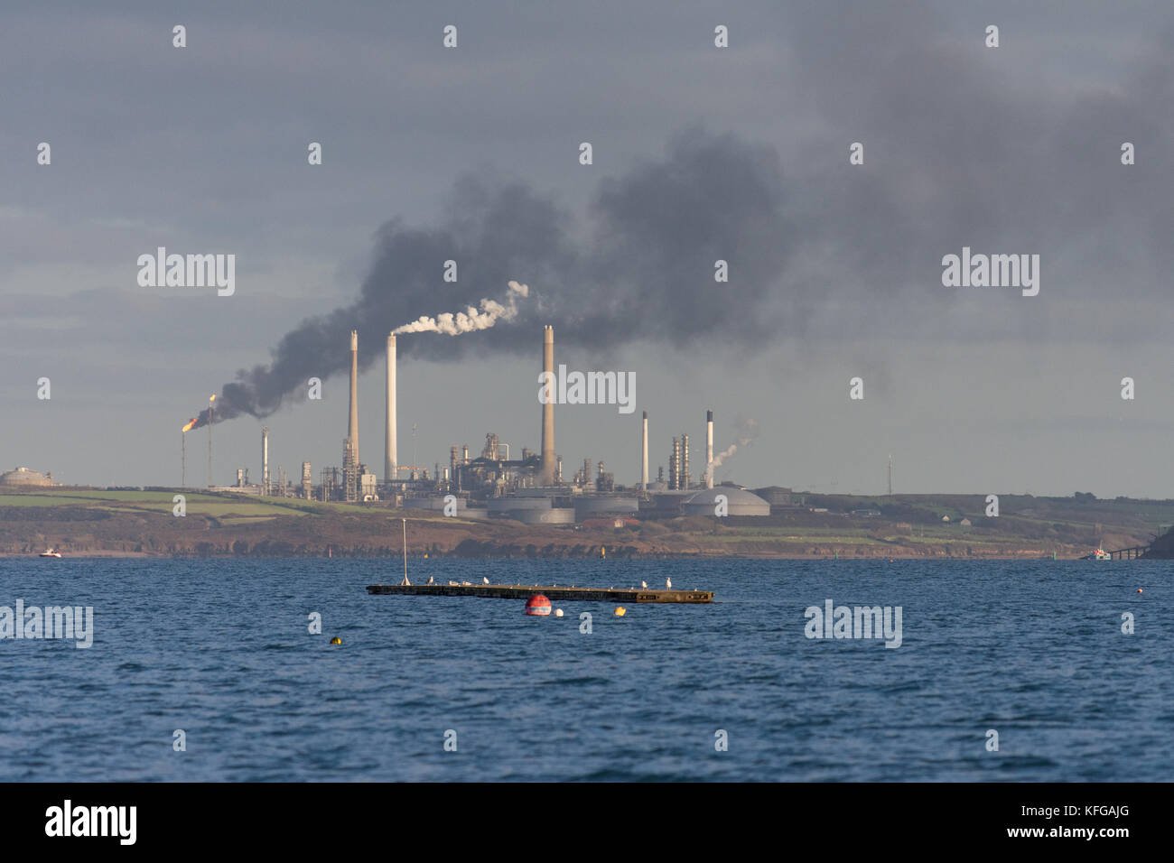 Smoke and flames from Pembrokeshire Oil Refinery Stock Photo
