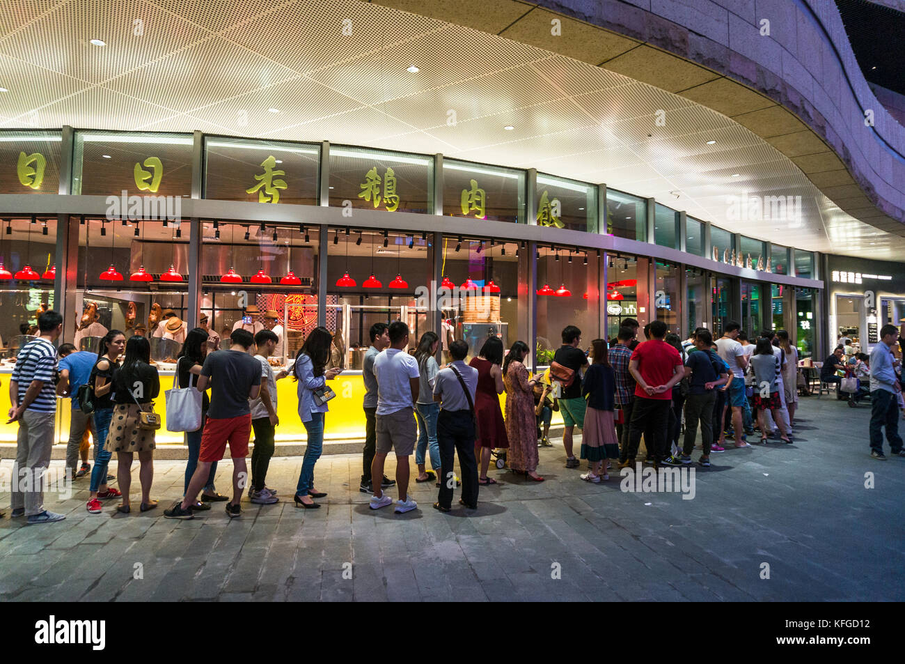People queuing at a popular restaurant in Shenzhen, Guangdong Province, China Stock Photo