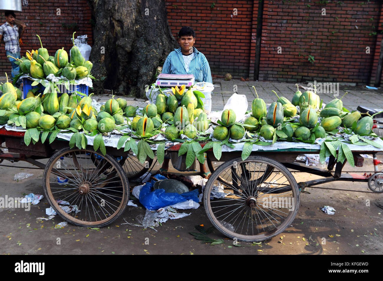 Vendor Selling Papaya Stock Photo Alamy