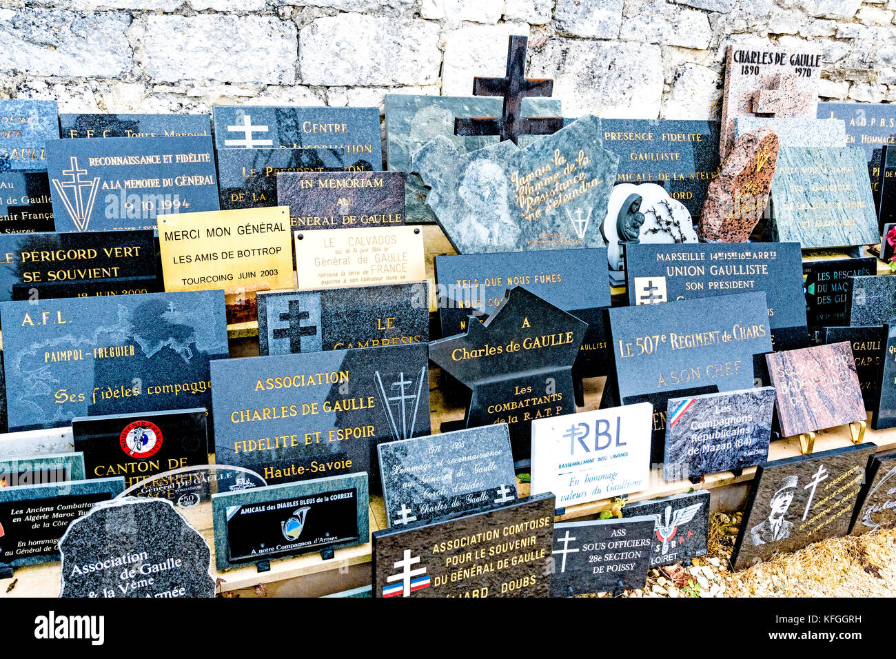 Colombey-les-Deux-Églises (Departements Haute-Marne, France): Churchyard with the resting place of General Charles de Gaulle and his wife Stock Photo
