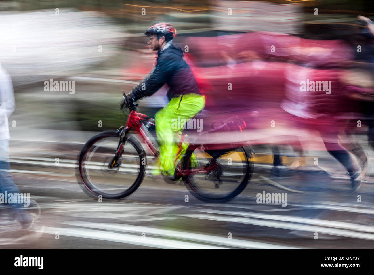 WA14183-00...WASHINGTON - Bicycle ridder on a wet day in down town Seattle. (No MR) Stock Photo