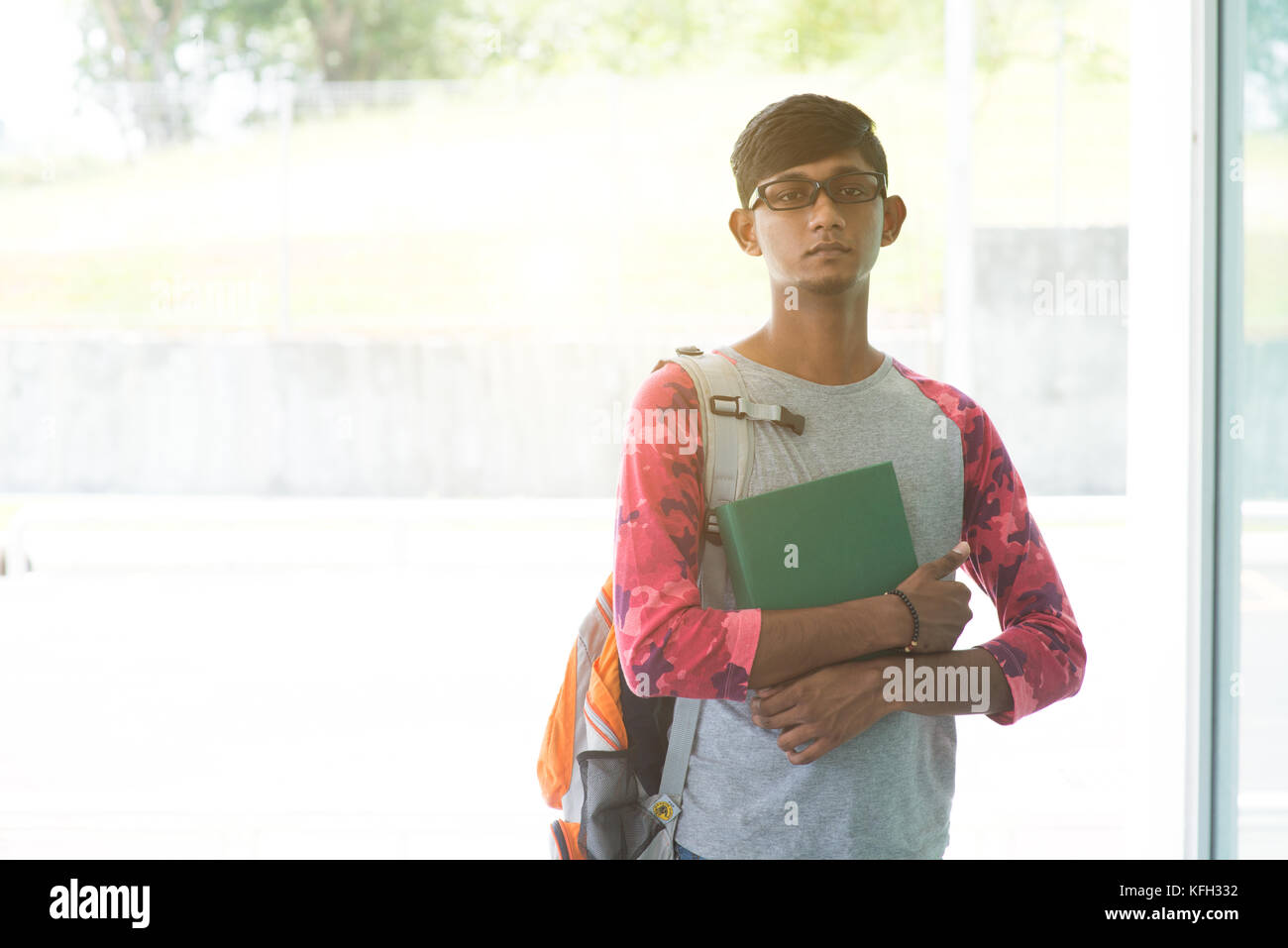 Indian male female college campus hi-res stock photography and images ...