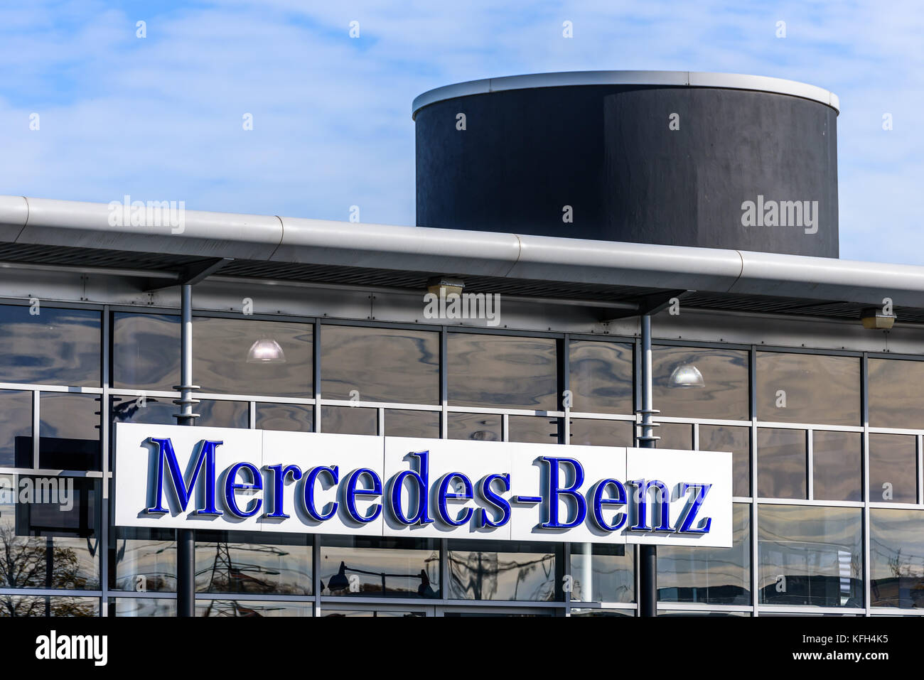 Mercedes benz riverside northampton hires stock photography and images