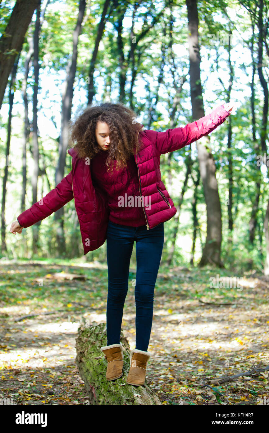 Teen girl walking hi-res stock photography and images - Alamy