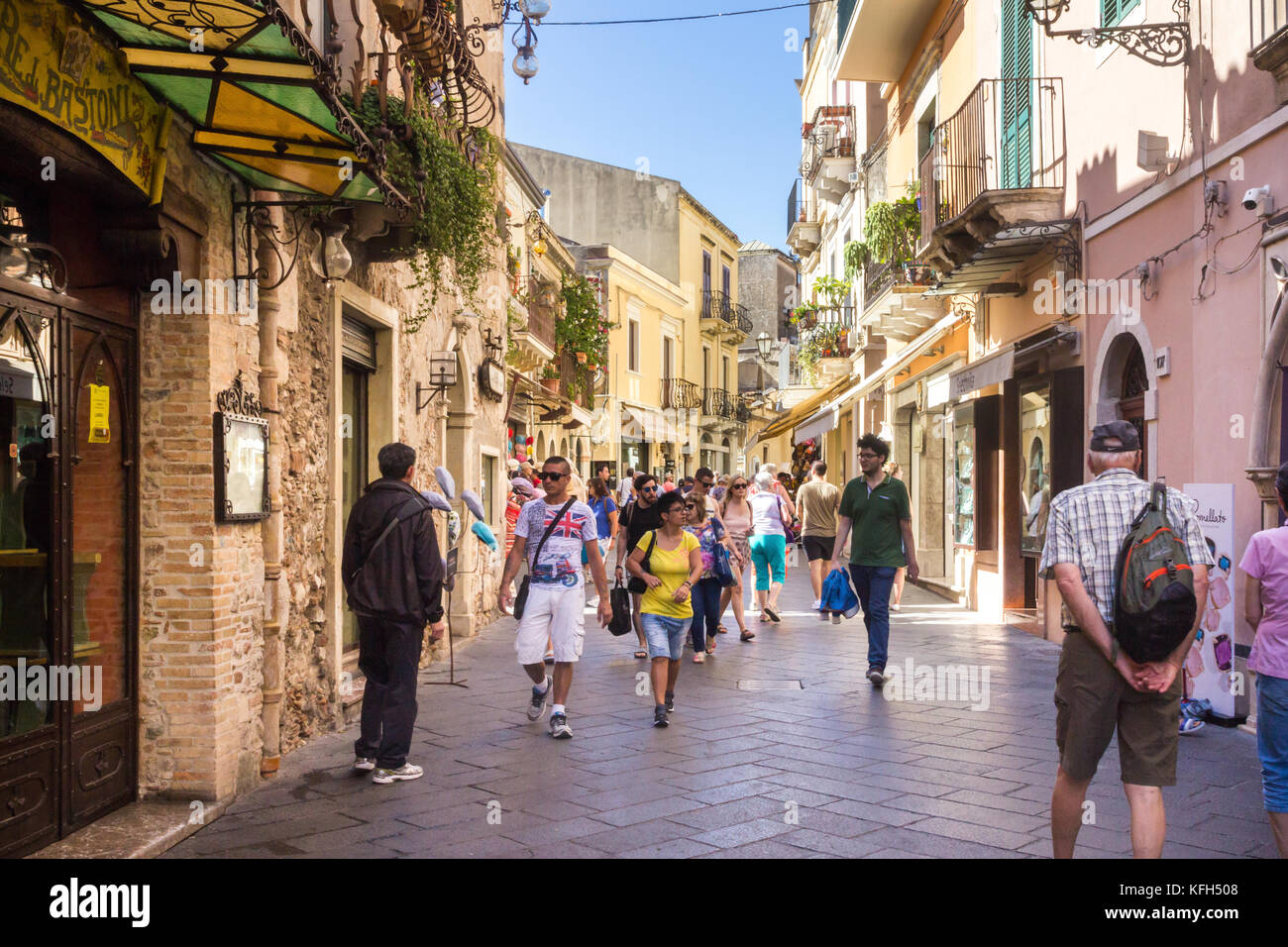 Tourists walking the Corso Umberto, Taormina, Sicily, Italy Stock Photo