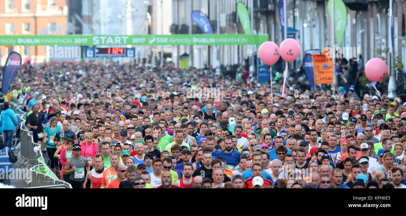 Runners at the start of the Dublin Marathon in Dublin city centre Stock ...