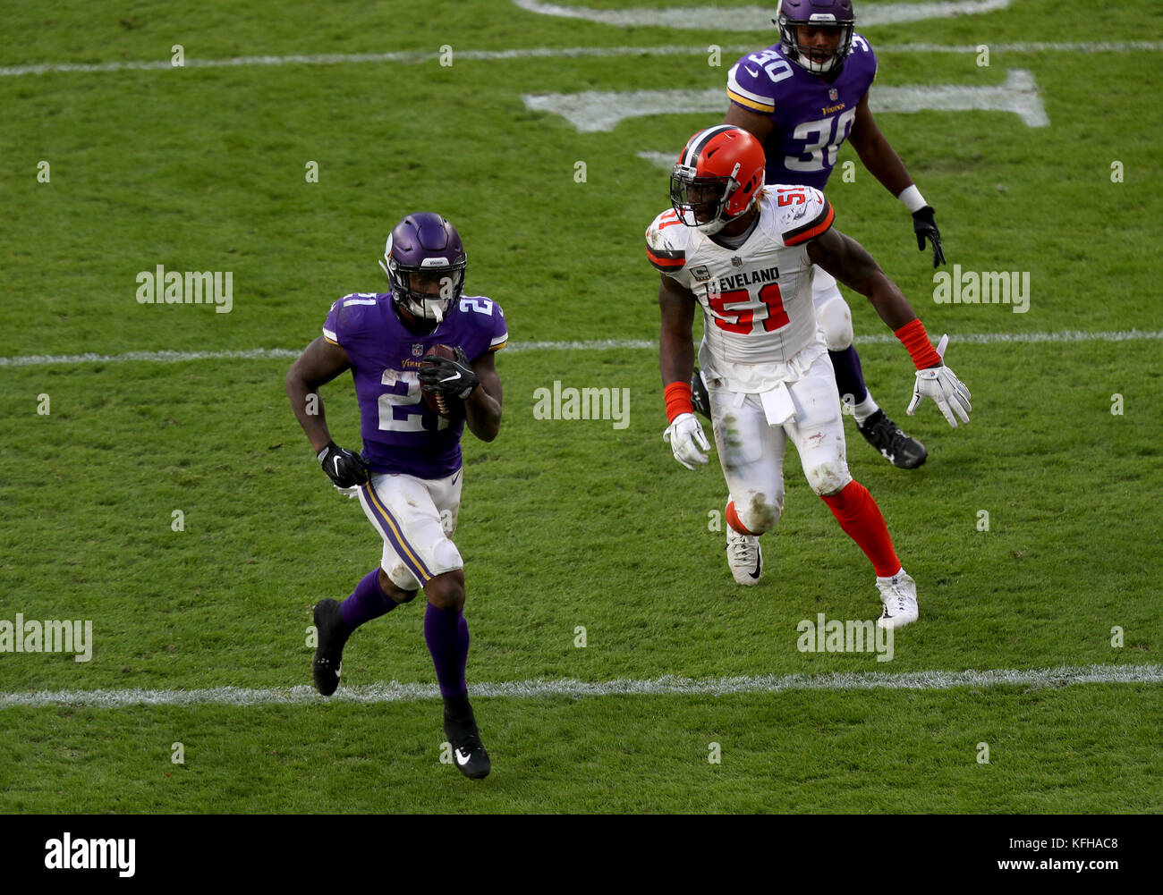 Minnesota Vikings' Kyle Rudolph (left) celebrates with his team-mate Minnesota  Vikings' Jerick McKinnon (right) after scoring a touchdown during the  International Series NFL match at Twickenham, London Stock Photo - Alamy