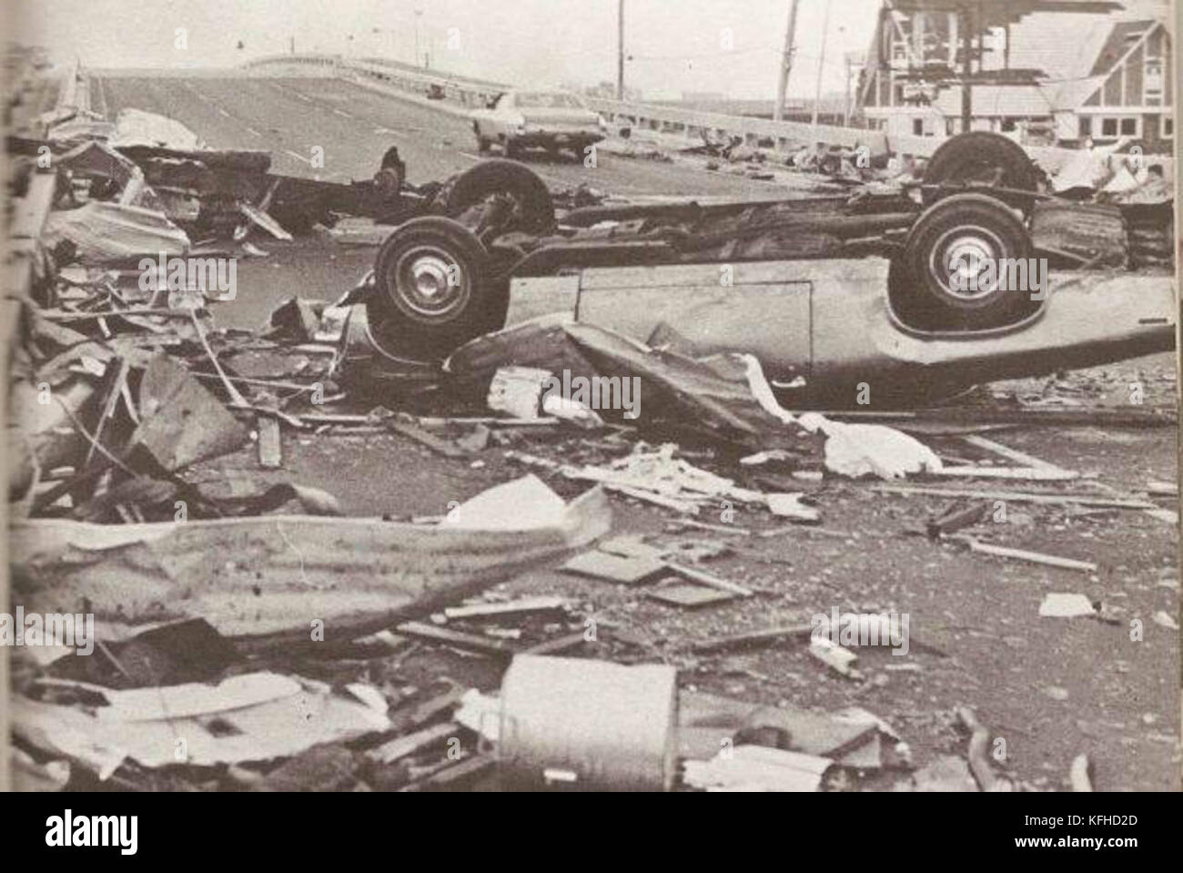 Huntsville, Alabama F3 Tornado, Damage at the intersection of Drake