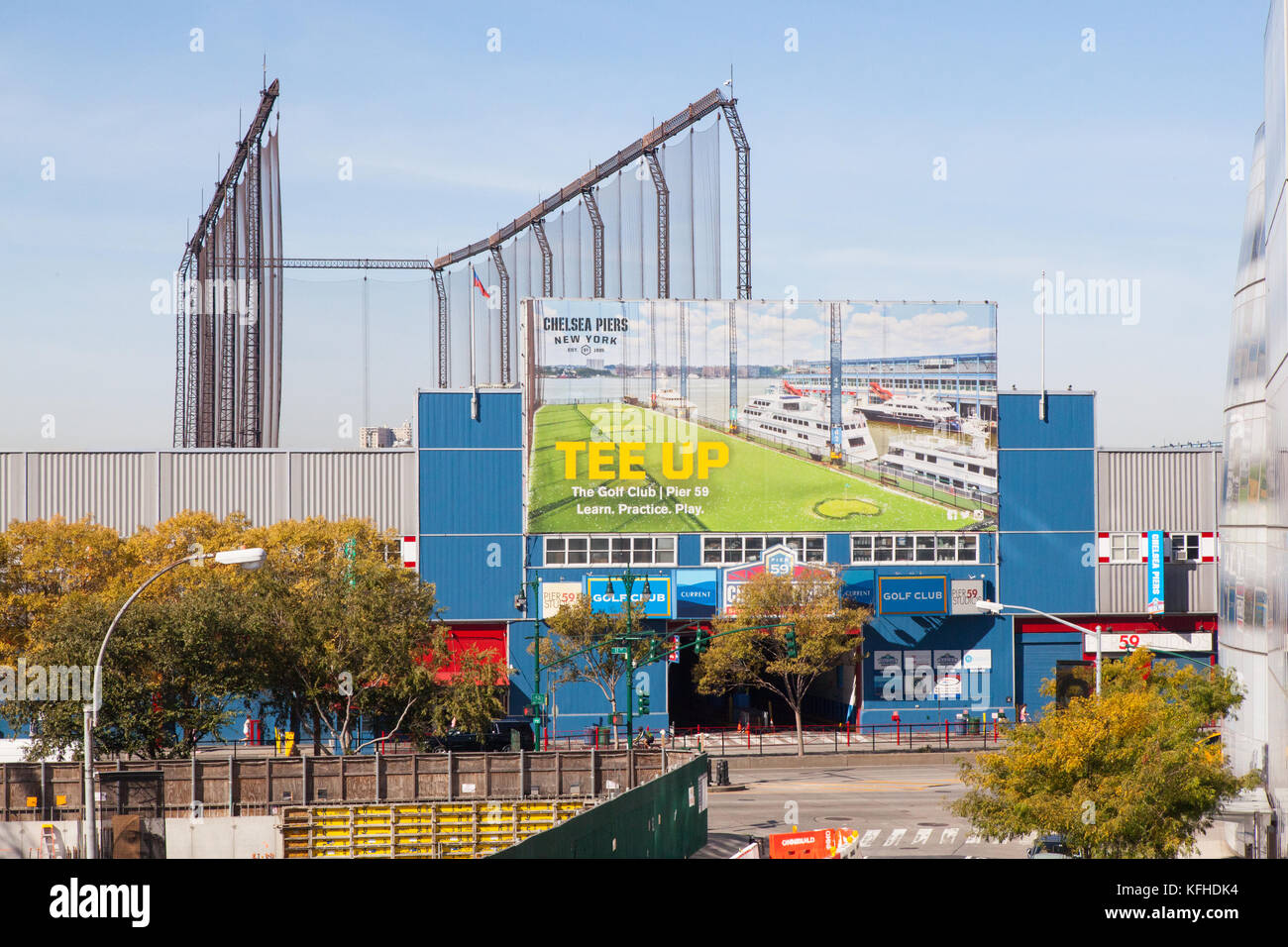 Tee Up golf at the Golf Club at Chelsea Piers, New York City, United States of America. Stock Photo