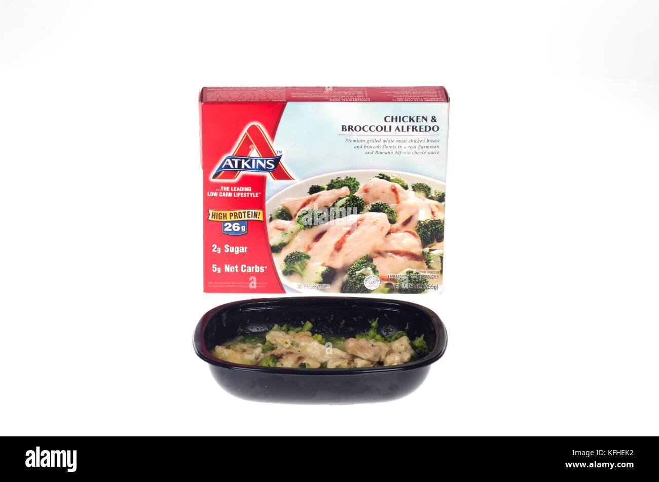 Microwaved Atkins Diet meal of chicken & broccoli alfredo with box and cooked  food tray Stock Photo