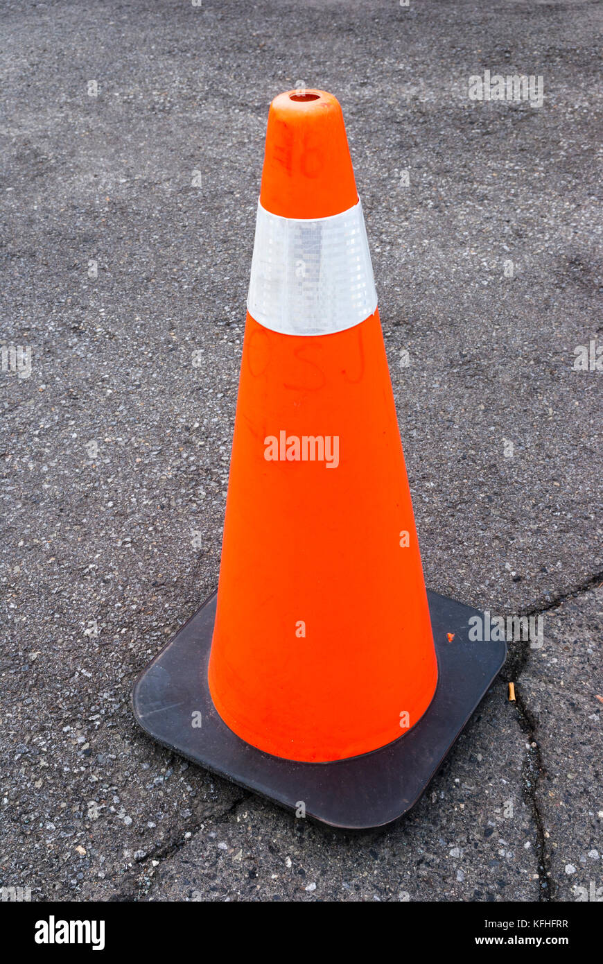 traffic-cone-construction-cone-safety-cone-pylon-KFHFRR.jpg