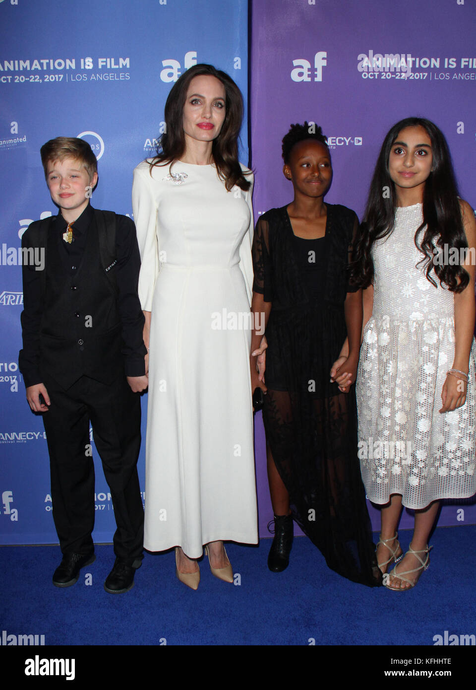 Hollywood, Ca. 20th Oct, 2017. Angelina Jolie, Saara Chaudry, Shiloh Jolie-Pitt, Zahara Jolie-Pitt, at Premiere Of Gkids' 'The Breadwinner' At TCL Chinese 6 Theatres in Hollywood, California on October 20, 2017. Credit: Faye Sadou/Media Punch/Alamy Live News Stock Photo