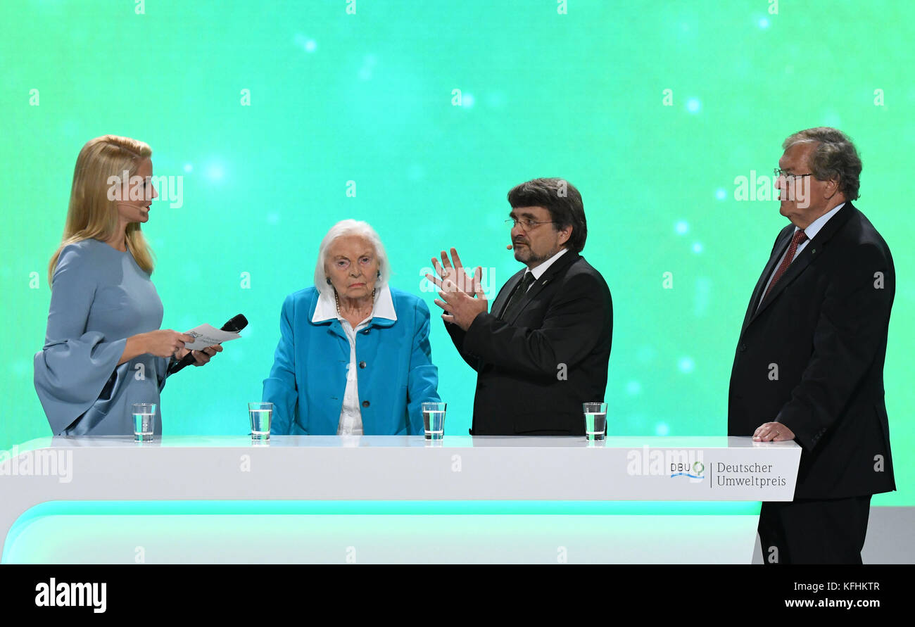 Braunschweig, Germany. 29th Oct, 2017. Host Judith Rakers (l-r) and the award winners Inge Sielmann, Kai Frobel, Hubert Weiger (Gruenes Band) stand on stage during the ceremony of the German Environment Award ('Deutscher Umweltpreis') of the German Federal Foundation for the Environment ('Deutsche Bundesstiftung Umwelt') in Braunschweig, Germany, 29 October 2017. The awards is endowed with 500,000 Euro, making it the highest environmental prize in Europe. Credit: Peter Steffen/dpa/Alamy Live News Stock Photo