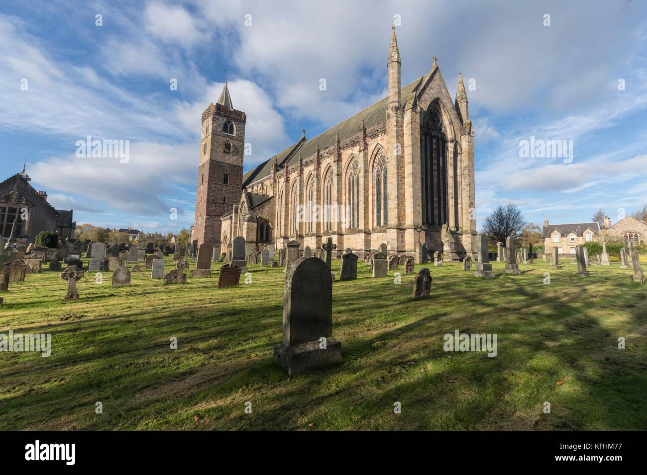 Dunblane, UK. 29th Oct, 2017. Dunblane Cathedral bathed in Autumnal light Credit: Rich Dyson/Alamy Live News Stock Photo