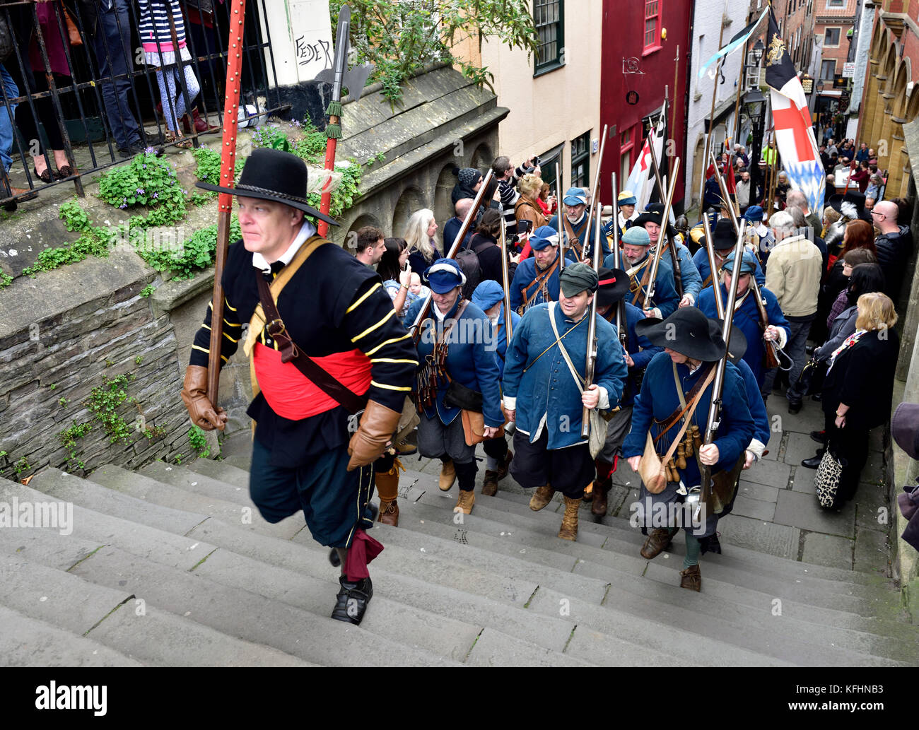 Bristol, UK. 29th Oct, 2017. During the English Civil War, 374 years ago, the attacking Royalists broke through the Parliamentarian outer Bristol defences and stormed down Christmas Steps to attack Froome Gate which defended the St. John's entrance to the walled city of Bristol. The re-enactment of this battle is being held over two days, Sat. Sun, 28 and 29 October, 2017 around the streets at the top of Christmas Steps in central Bristol, UK, A ceremony with city dignitaries will be held for a dedication plaque replacement held on the Sunday. Credit: Charles Stirling/Alamy Live News Stock Photo
