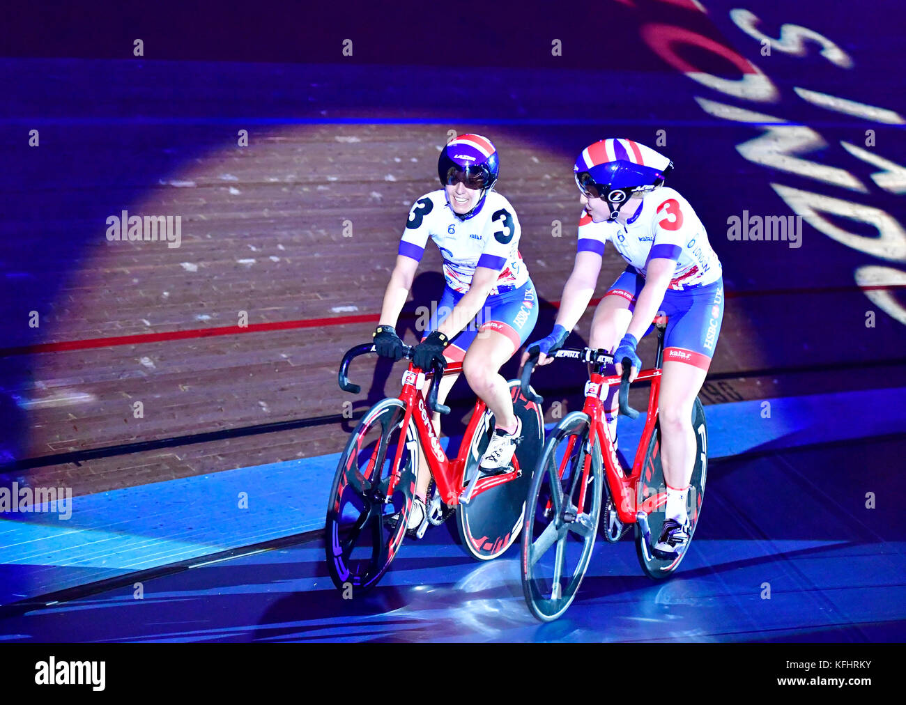 London, UK. 29th Oct, 2017. Neah Evans / Emily Nelson (GBR) winning 200km Women's Madison during Six Day London on Day 6 event on Sunday, 29 October 2017, London England. Credit: Taka Wu/Alamy Live News Stock Photo