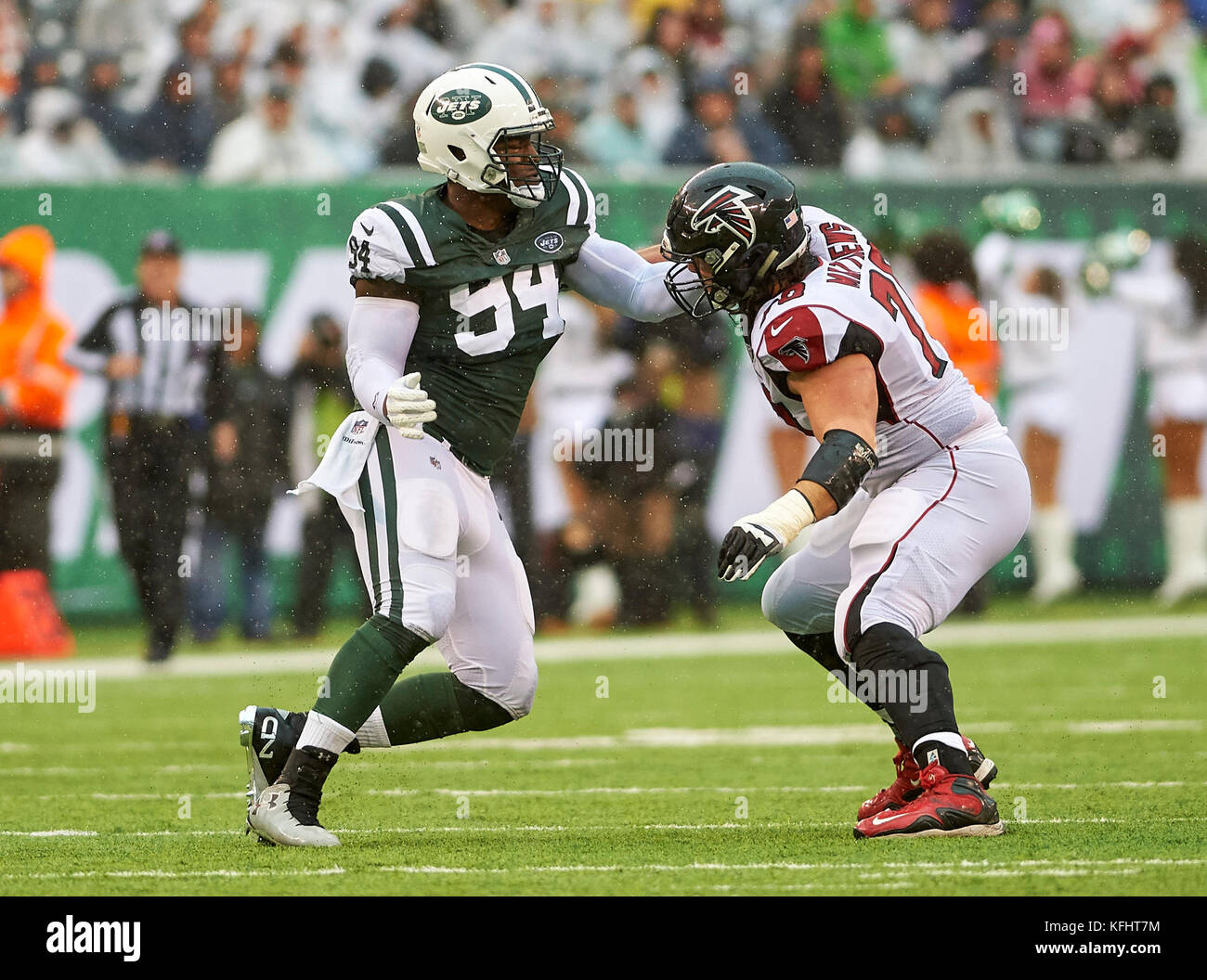 East Rutherford, New Jersey, USA. 29th Oct, 2017. Jets' defensive linemen Kony Ealy (94) tries to get around Falcons tackle Jake Matthews (70) during NFL action between the Atlanta Falcons and the New York Jets at MetLife Stadium in East Rutherford, New Jersey. Duncan Williams/CSM/Alamy Live News Stock Photo