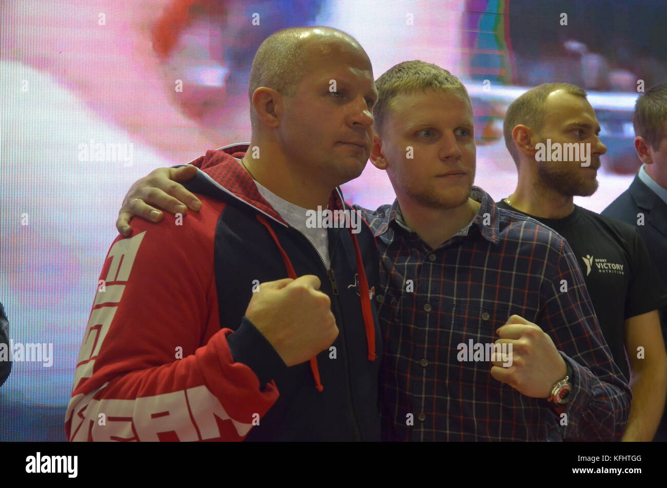 Moscow, Russia. 29th October, 2017. The Fifth International Sports Festival and Exhibition of the Sport Industry 'SN PRO EXPO-2017'  The best fighter in the world MMA in a heavyweight Fedor Emelianenko poses with fans.    Moscow. VDNH. October 28-29, 2017    Photo Credit: Pavel Kashaev/Alamy Live News Stock Photo