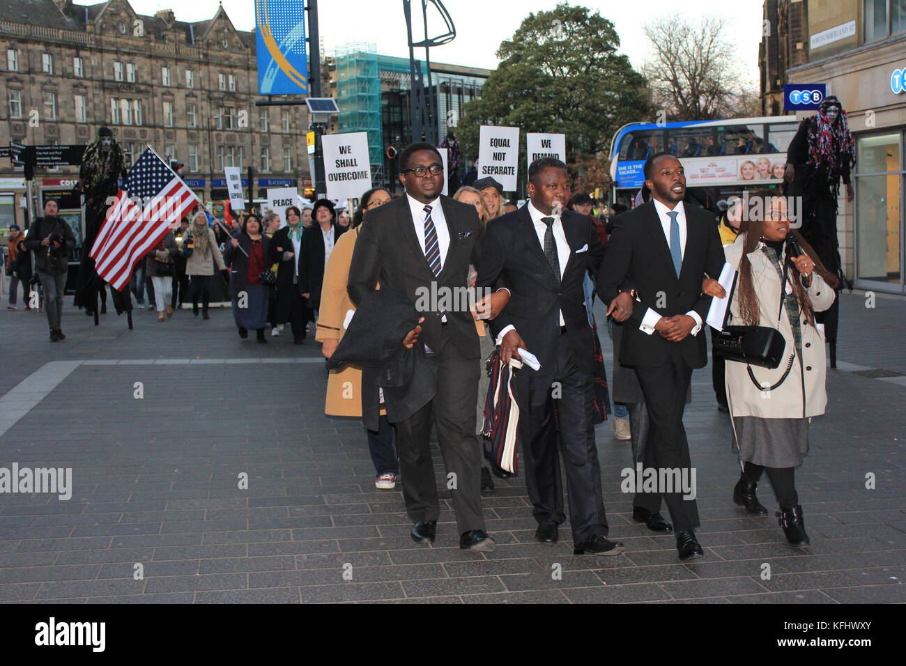 Newcastle upon tyne, UK. 29th Oct, 2017. Freedom on the Tyne Parade celebrate the inspiring visit of Dr Martin Luther King Jr receiving his honorary degree 50 years ago. Newcastle upon Tyne, UK, October 29th. Credit: David Whinham/Alamy Live News Stock Photo