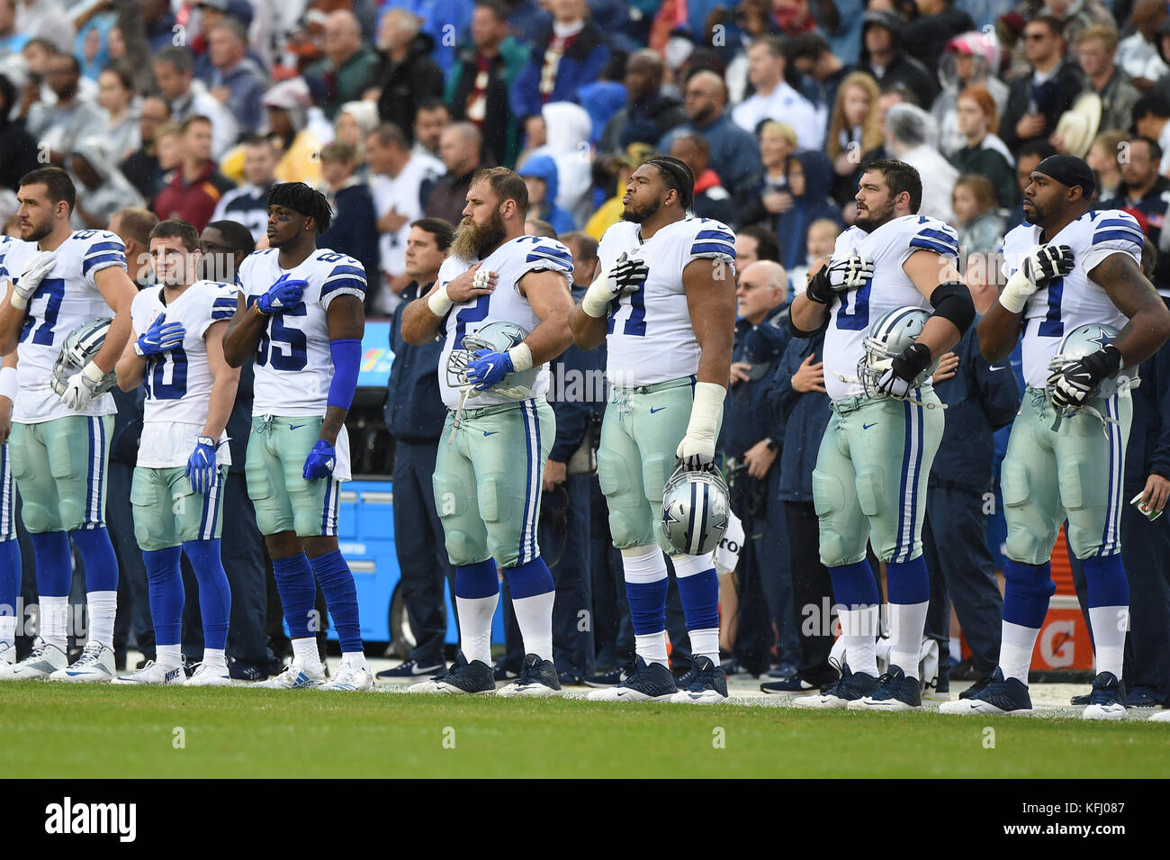 Landover, MD, USA. 29th Oct, 2017. Dallas Cowboy players stand at attention while the National Anthem is performed before the NFC divisional matchup between the Dallas Cowboys and the Washington Redskins at FedEx Field in Landover, MD. Credit: csm/Alamy Live News Stock Photo