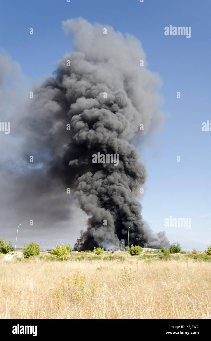large column of smoke Stock Photo - Alamy