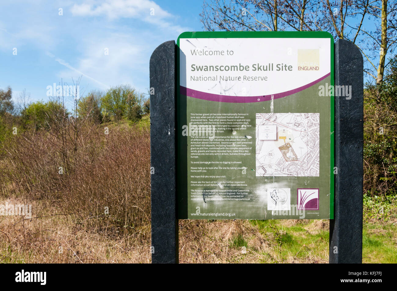 Sign at entrance to Swanscombe Skull Site where Swanscombe Skull found in 1935. Now in Swanscombe Heritage Park & Skull Site National Nature Reserve. Stock Photo