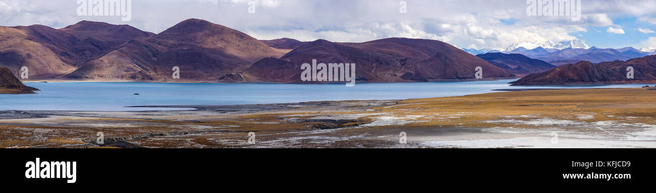 Panormaic view of holy lake Yamdrok - Tibet Stock Photo