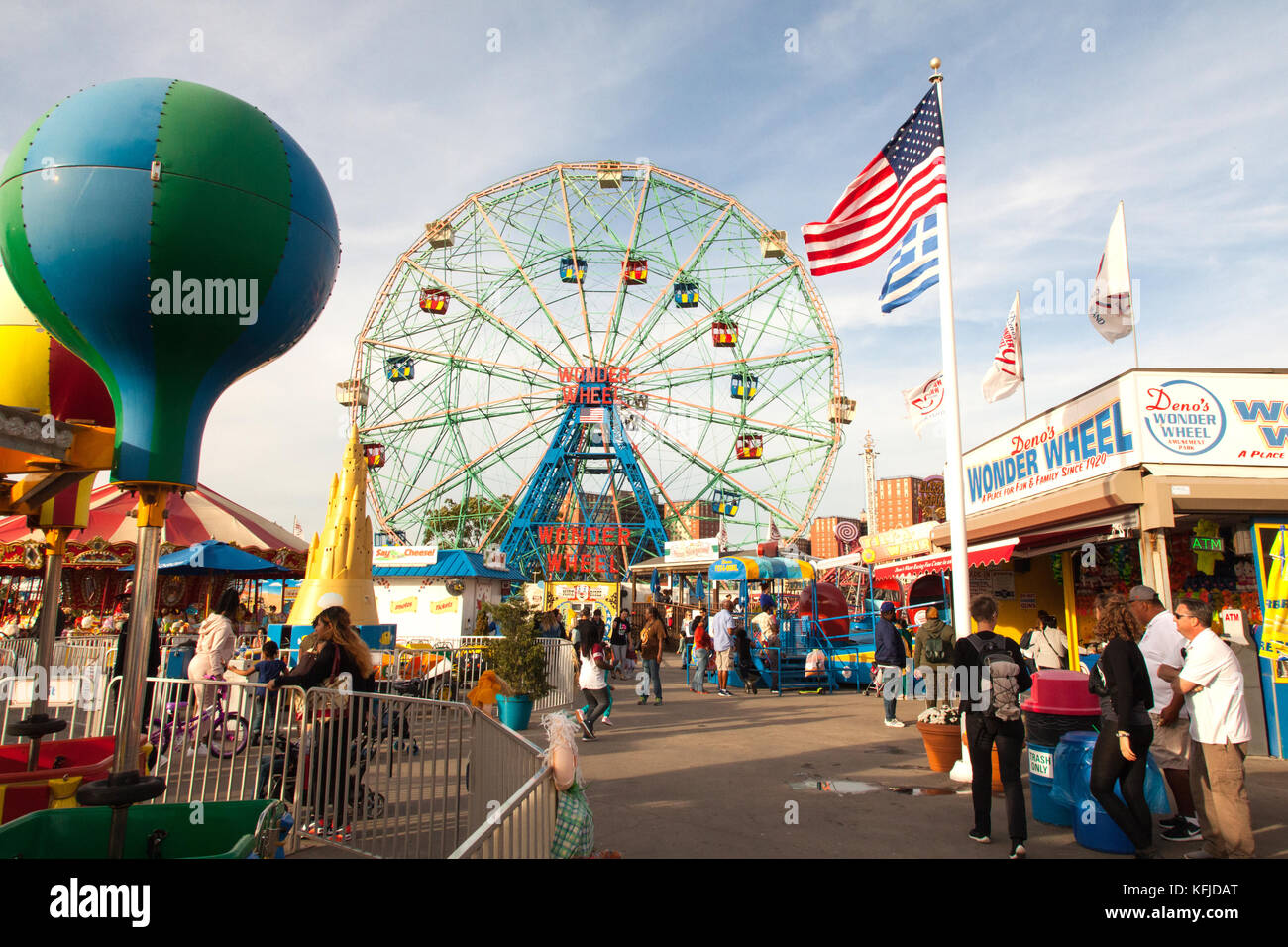 Wonder wheel and coney island hi-res stock photography and images - Alamy