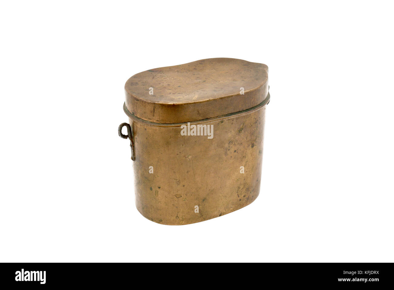 Copper mess-tin (pot) of Russian soldiers during WWI (1914-1918). Russia. Stock Photo