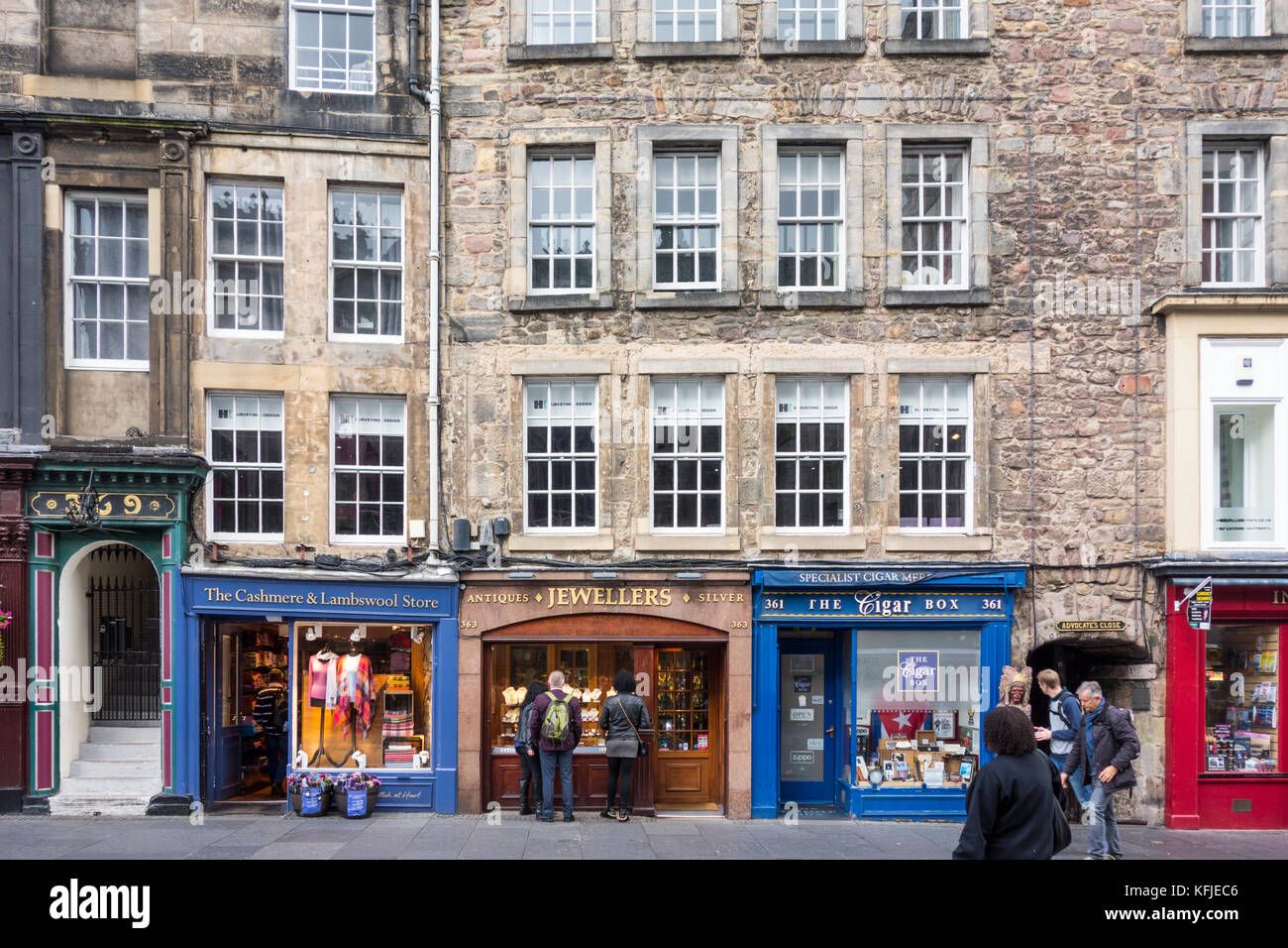 Shop fronts on The Royal Mile in Edinburgh Old Town, Scotland, UK Stock