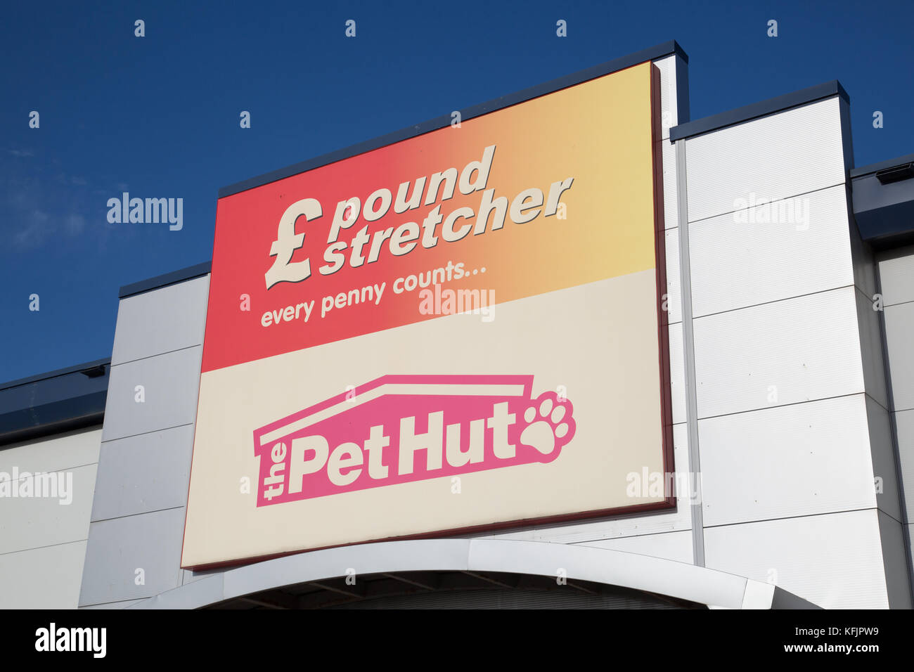 Pound Stretcher and Pet Hut signage Stock Photo