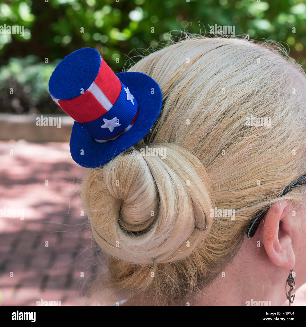 Tourist woman with American souvenir hat, Philadelphia, Pennsylvania, USA Stock Photo