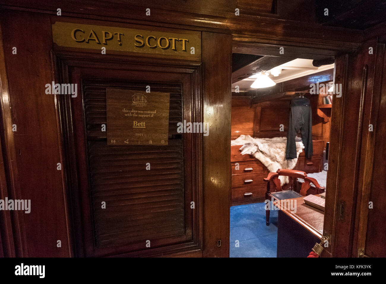 Ship captain cabin hi-res stock photography and images - Alamy