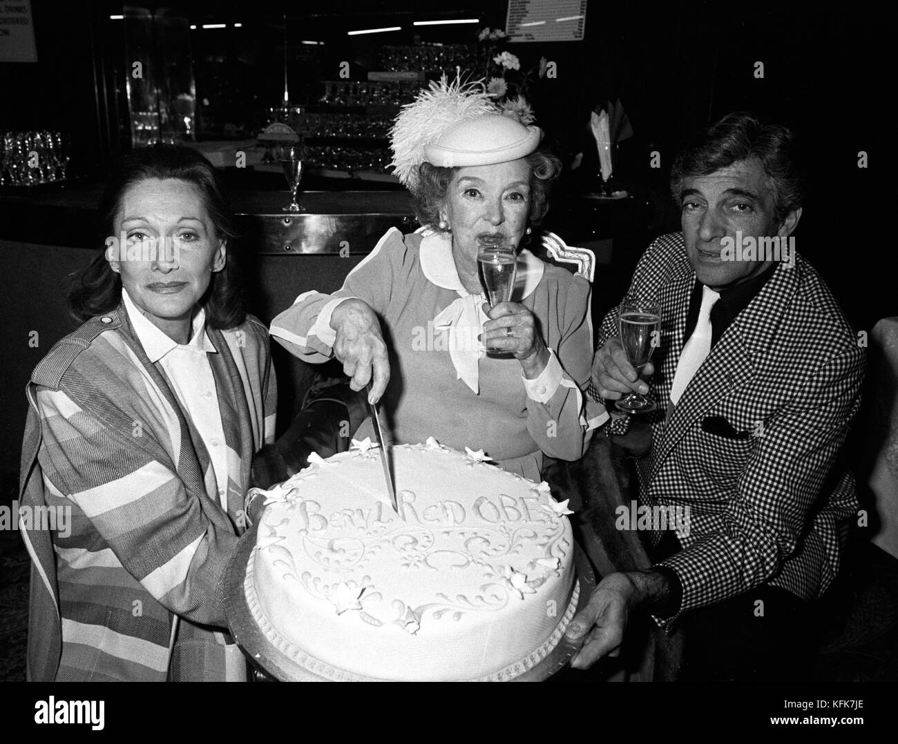 Beryl Reid (centre), who received an OBE in the New Year Honours, celebrates alongside Sian Phillips and Frankie Vaughn at the Lyric Theatre in Shaftesbury Avenue, London. Stock Photo