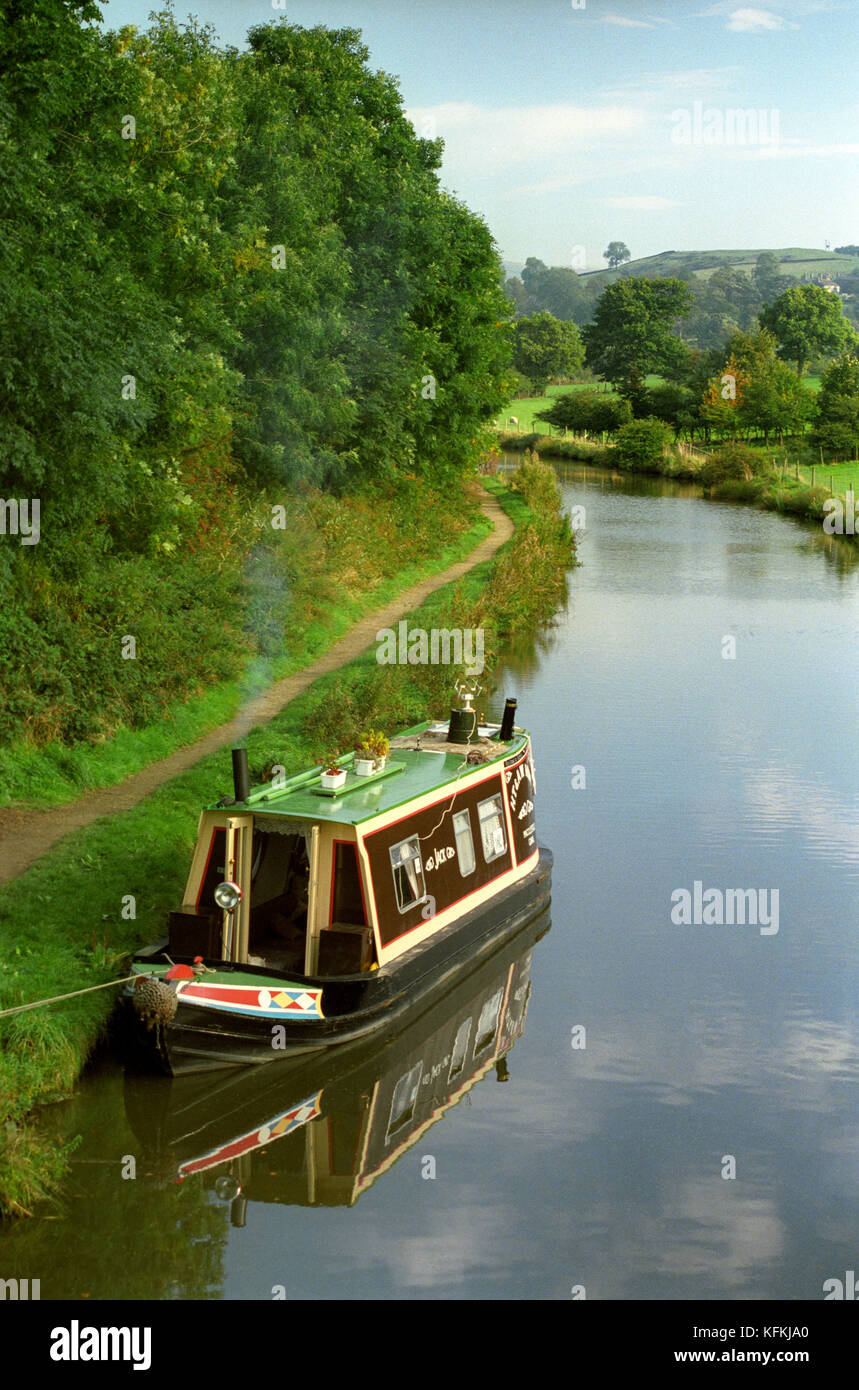 UK, England, Cheshire, Kerridge narrowboat on the Macclesfield Canal