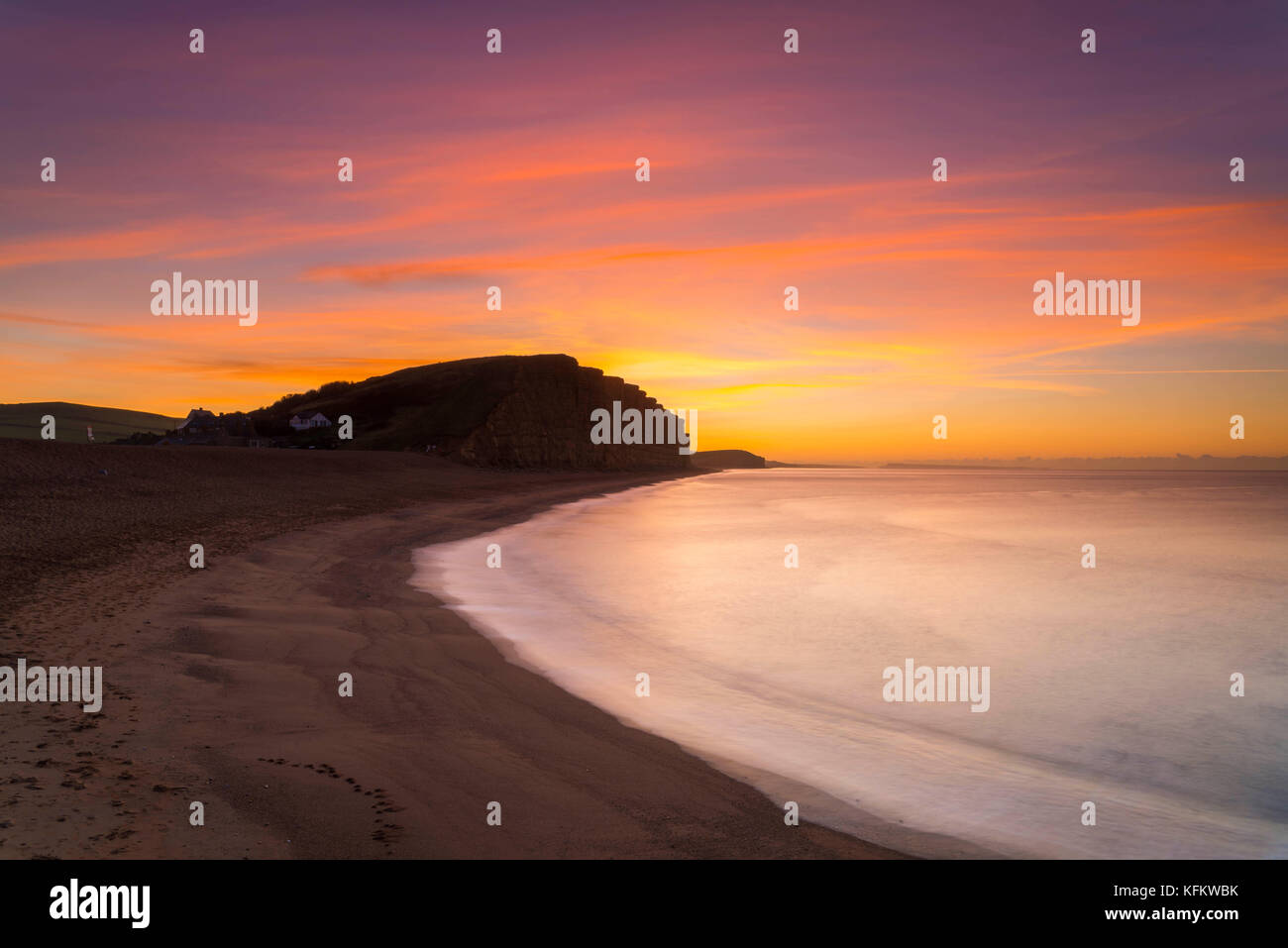 West Bay, Dorset, UK. 30th Oct, 2017. UK Weather. Thin high clouds