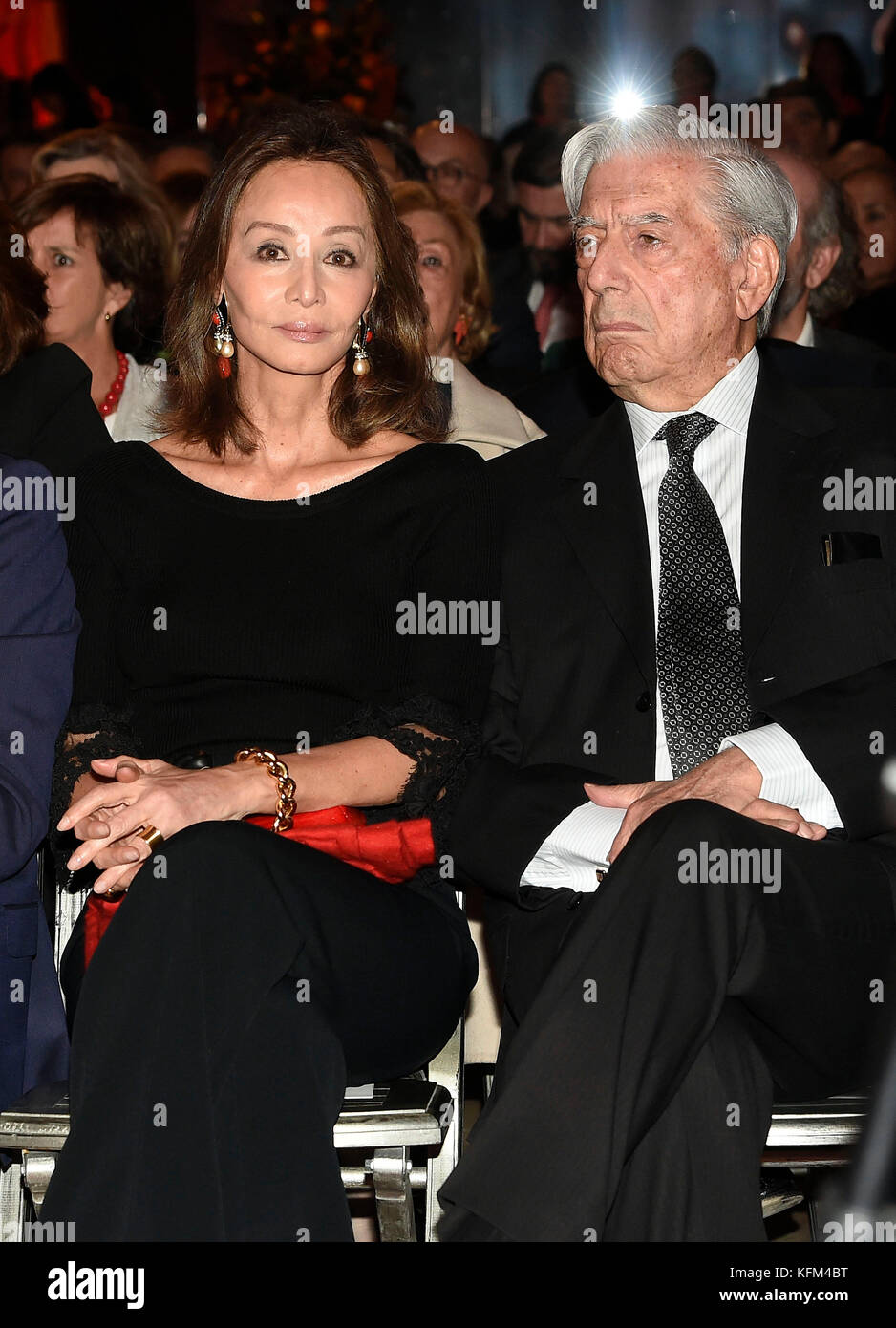 Isabel Preysler and Mario Vargas Llosa during the celebration of the 25th Anniversary of the Thyssen-Bornemisza National Museum in Madrid on Monday 30 October 2017-. Credit: Gtres Información más Comuniación on line, S.L./Alamy Live News Stock Photo