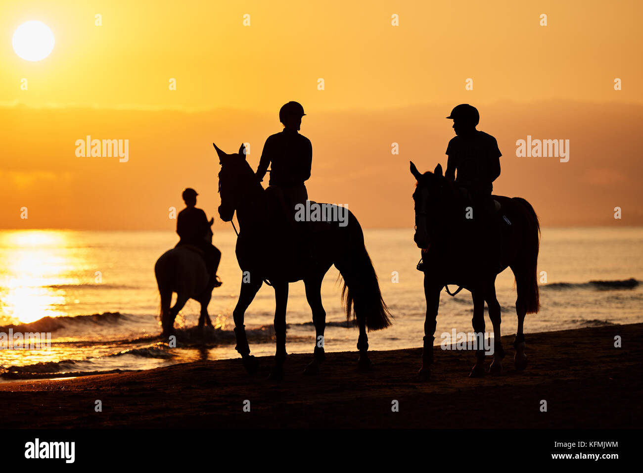 Silhouette horseback riders hi-res stock photography and images - Alamy