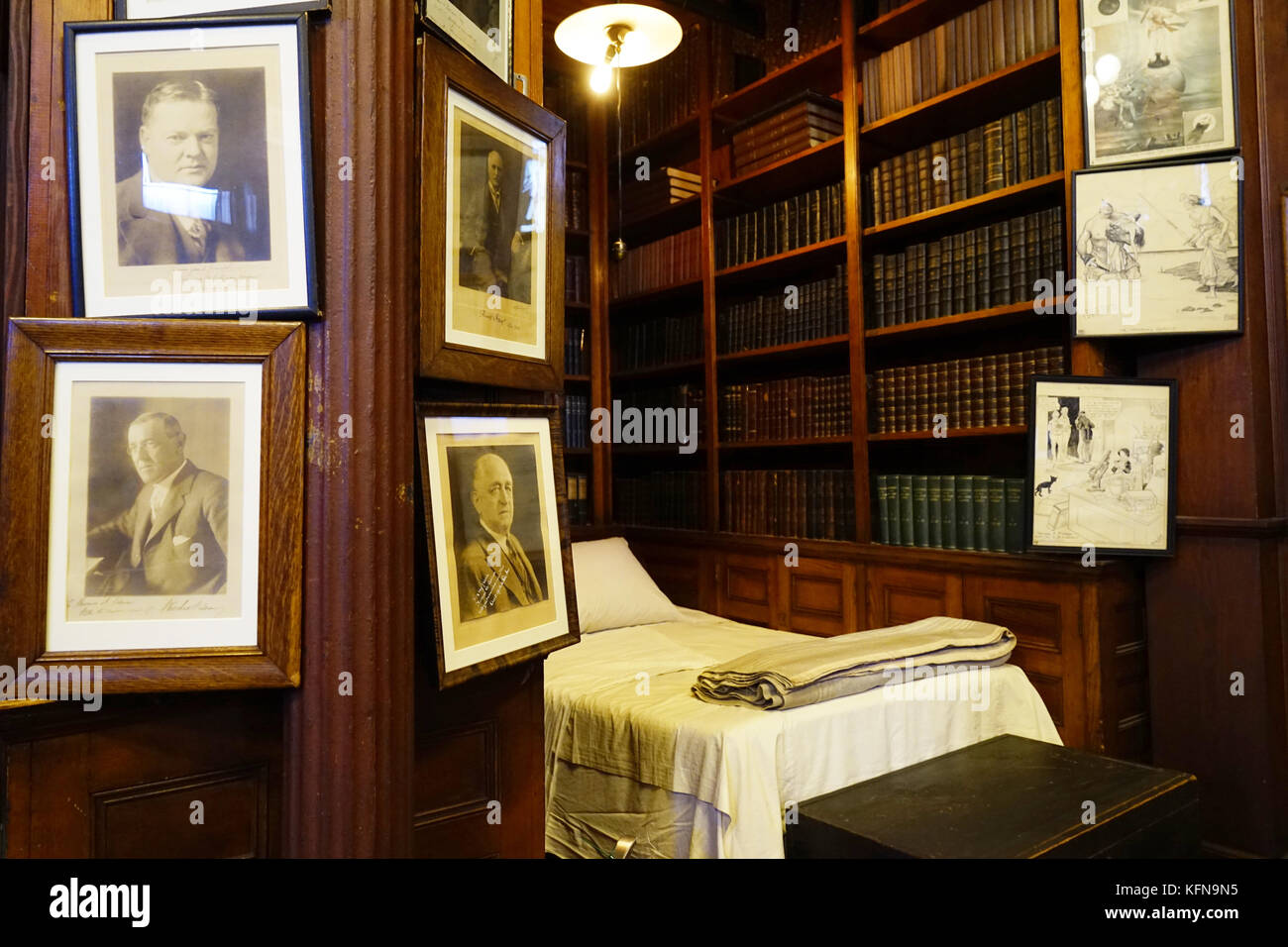 Thomas Edison's napping bed with signed photos of US presidents in his library in Thomas Edison National Historical Park.West Orange.New Jersey.USA Stock Photo