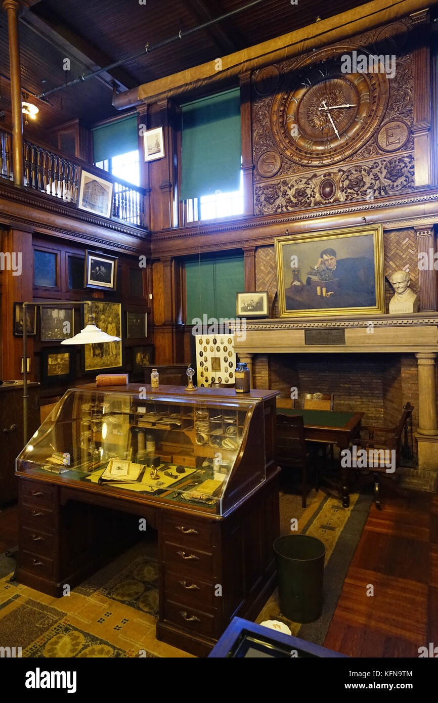 Thomas Edison's working desk in his library in Thomas Edison National ...