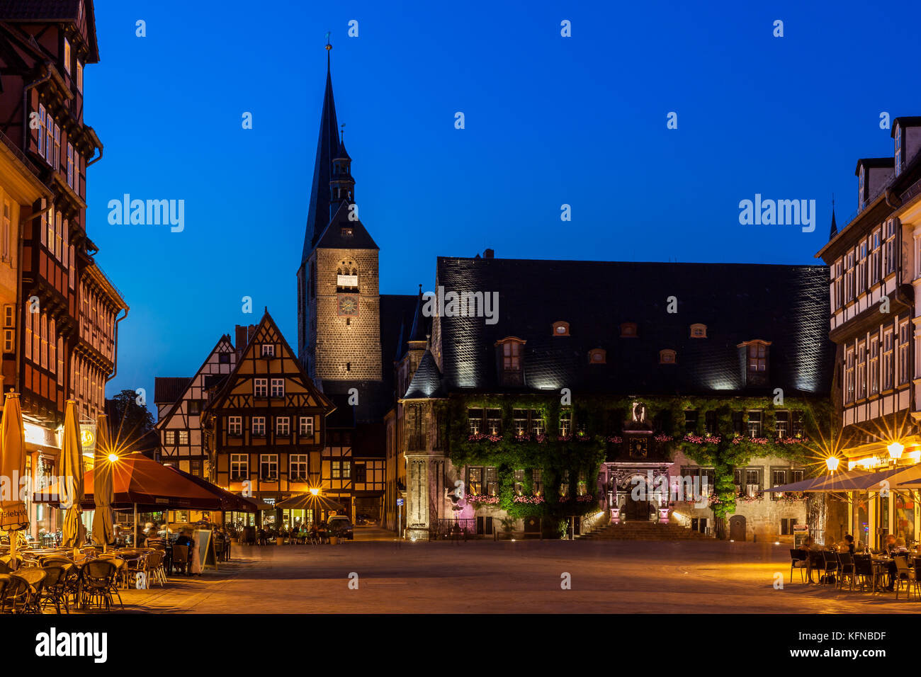 Welterbestadt Quedlinburg historischer Marktplatz bei Nacht Stock Photo