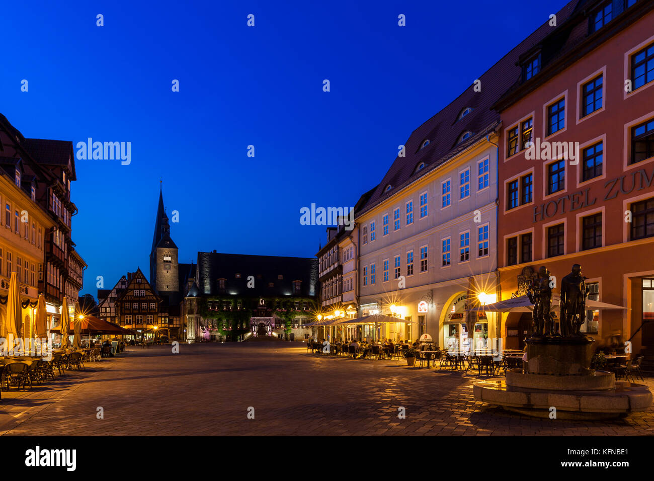 Welterbestadt Quedlinburg historischer Marktplatz bei Nacht Stock Photo