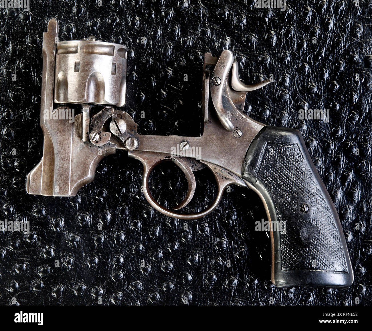 British 455 pistol made in 1917 used in World War 1, showing the open top Stock Photo Alamy