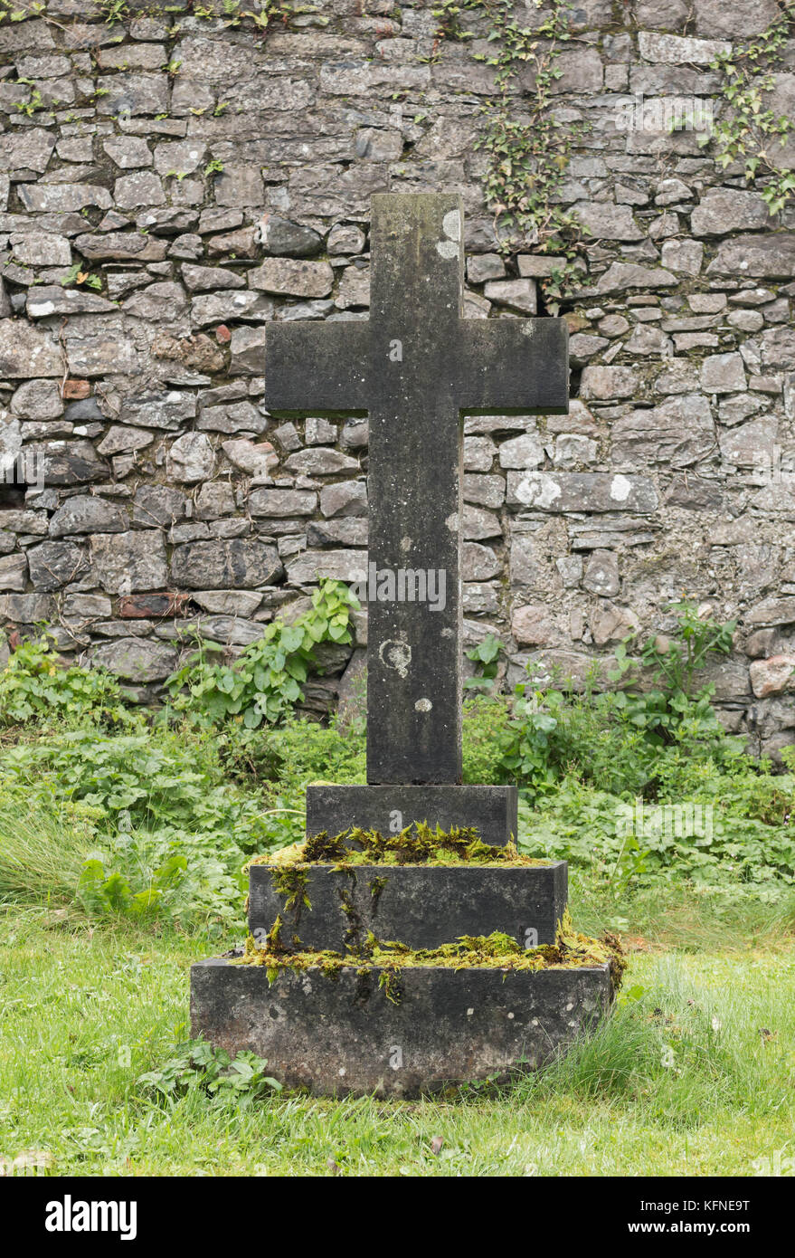 Cross grave marker in cemetery Stock Photo Alamy