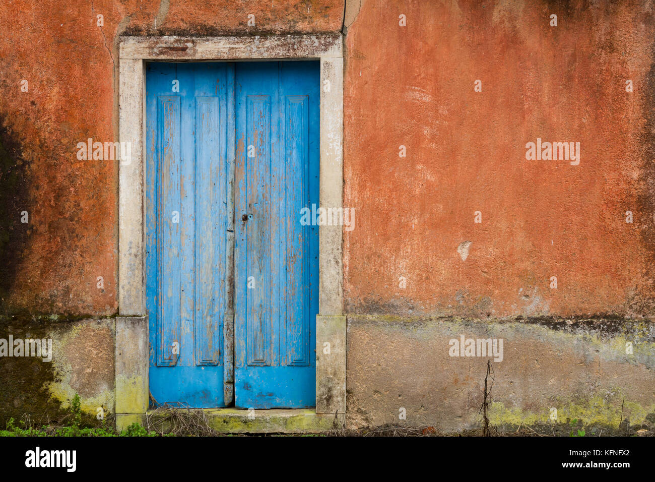 Front of abandoned house with blue door Stock Photo - Alamy