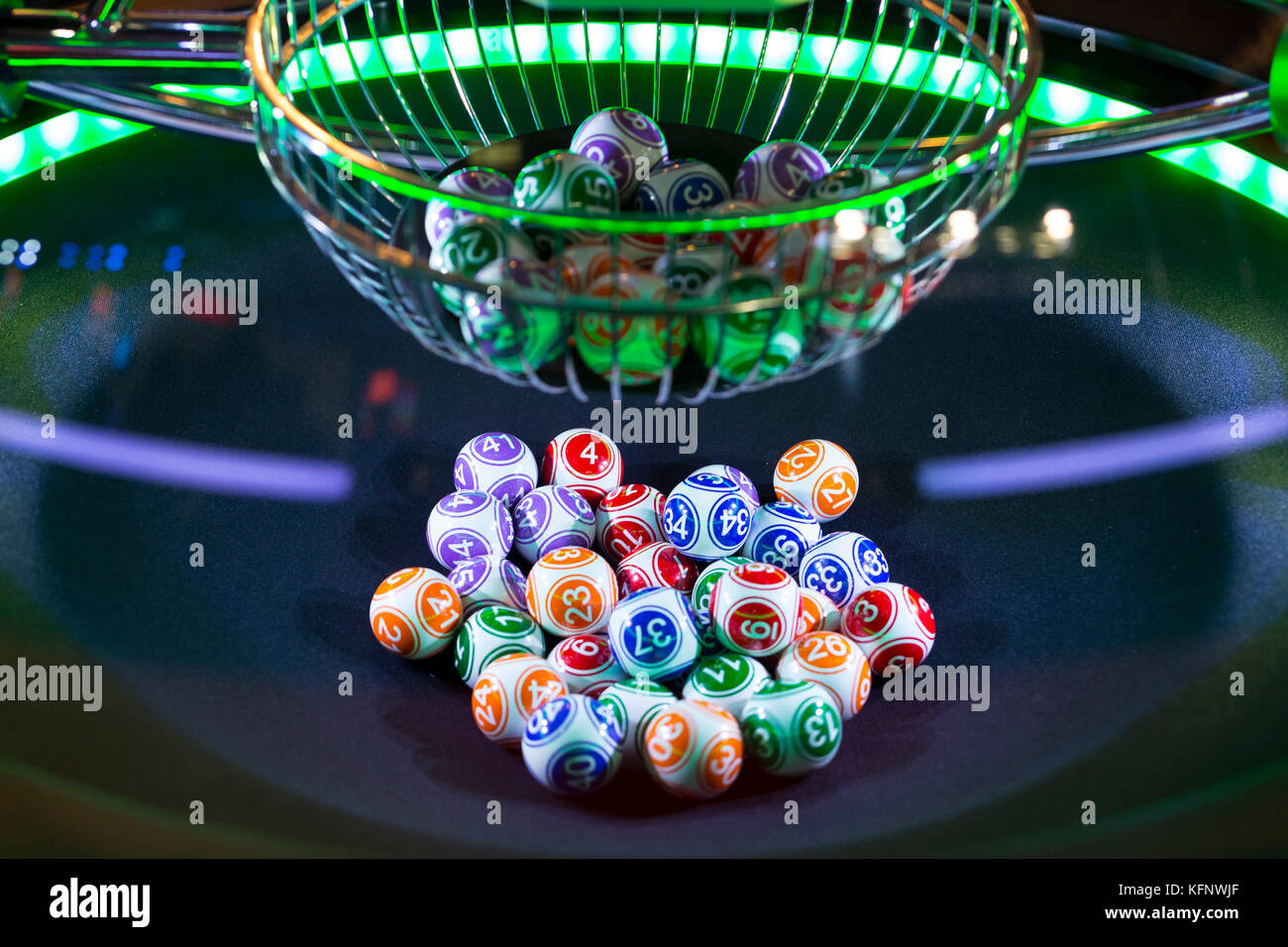 Bingo machine hi-res stock photography and images - Alamy