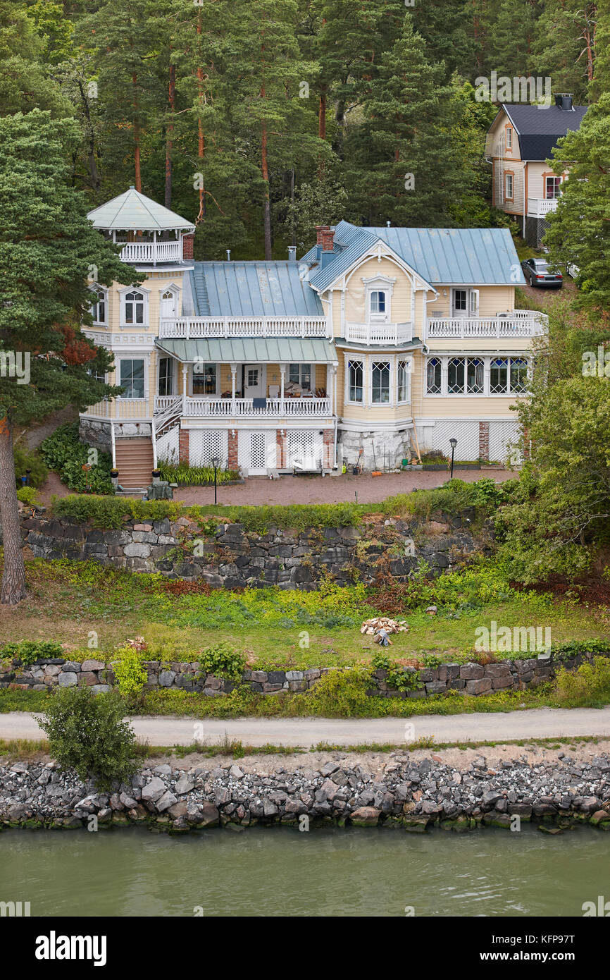 Traditional antique finnish wooden house in the forest. Rural Finland Stock Photo Alamy