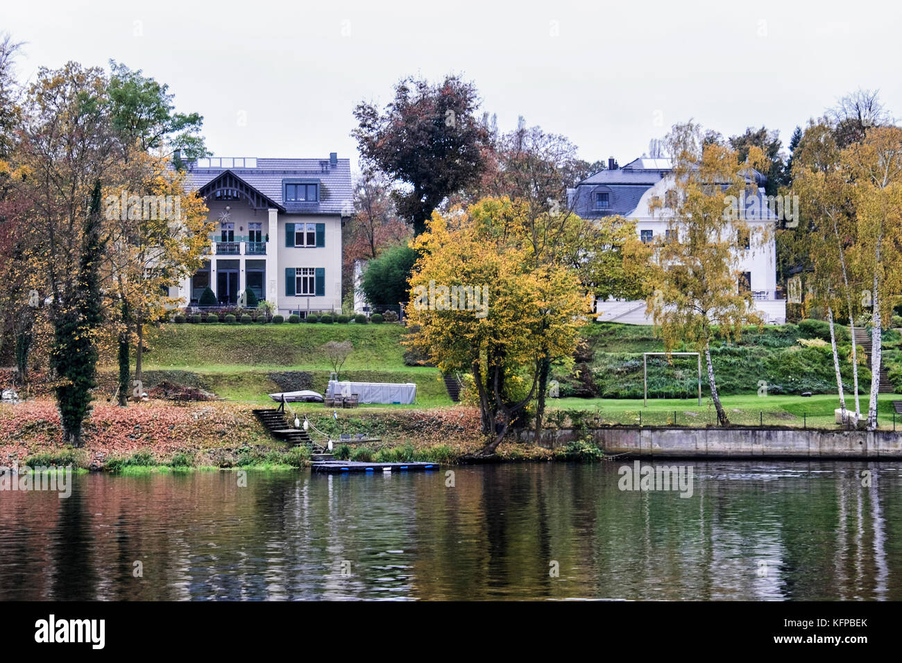 Canal Side Houses High Resolution Stock Photography and Images Alamy